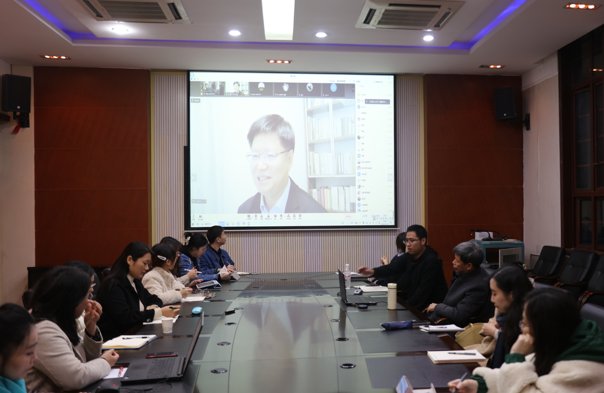 讲座照片.png
