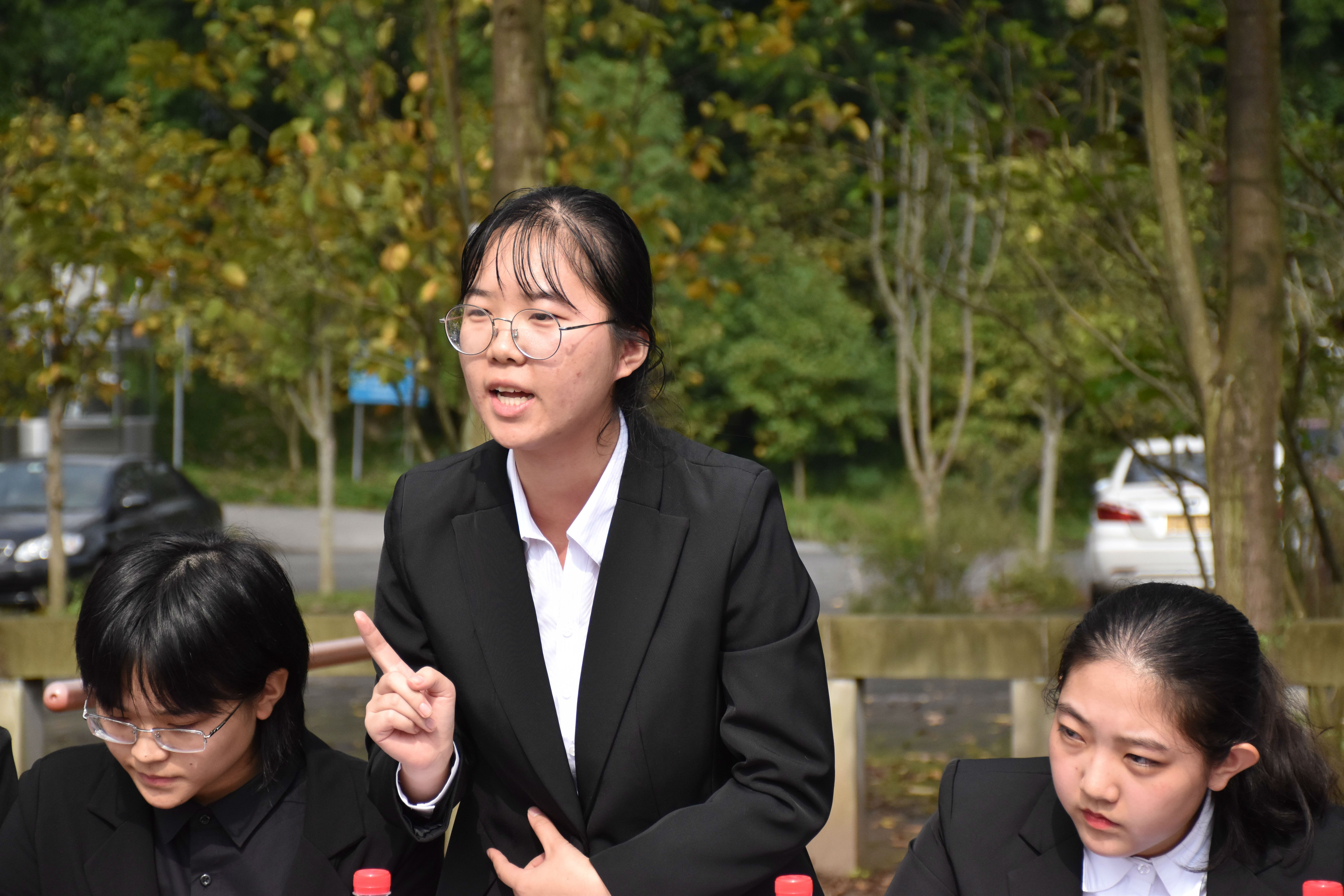 辩论赛中选手在辩论1.jpg